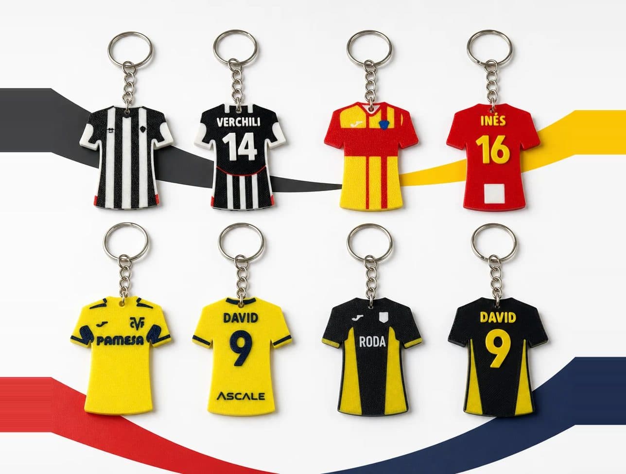Ocho camisetas-llavero de varios equipos, en dos filas sobre fondo blanco
