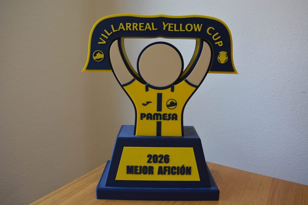 Trofeo de la Villarreal Yellow Cup visto de frente